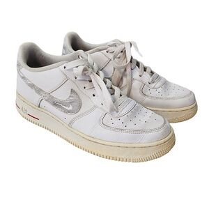 Nike Air Lace Up Low Top Sneaker Black & White With Red Accent Size 6.5Y